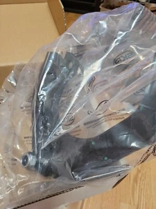 Conjunto de brazo de control de suspensión y rótula - 4 puertas, sedán delantero izquierdo superior - Imagen 1 de 3