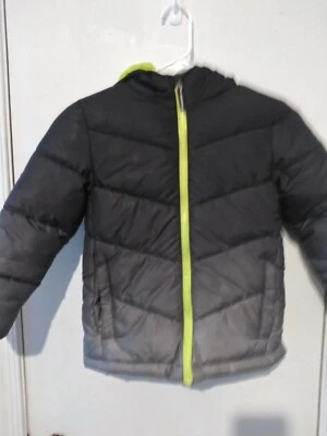 Cozy Puffer Boys Coat Grayish Black and Lime Green Size 5 With Hood and Zipper - Image 1 of 3
