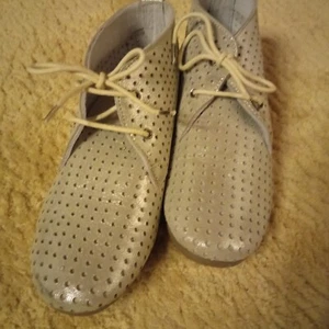 trendig gelochter Wildleder Sneaker knöchelhoch silber Glanz 38 Maruti Leder neu - Bild 1 von 6