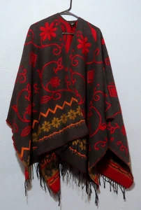 Mixit dunkelgrau und rot Blumenmuster bunte Acrylmischung Wickel Cape - Bild 1 von 8