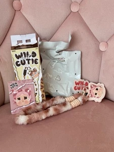 Breloque téléphone CUTIE rose Crybaby sauvage mais mignonne POMPMART - Photo 1 sur 2