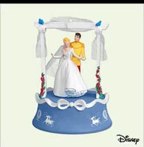 2005 HALLMARK ORNAMENT ~ Disney - Cinderella - Wedding Day ~ QXD4245 NIB - Picture 1 of 5