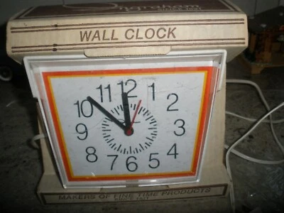 NUEVO Reloj de Pared Cocina Ingraham Vintage Blanco con Lados Naranja 7.5" x 6" x 2" Foto 1 de 4