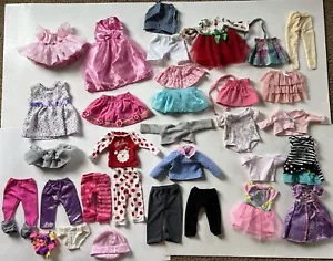 Grande lotto di 32 vestiti per bambole Dollie & Me, OG Doll, Ashton Drake LEGGI BENE - Foto 1 di 12