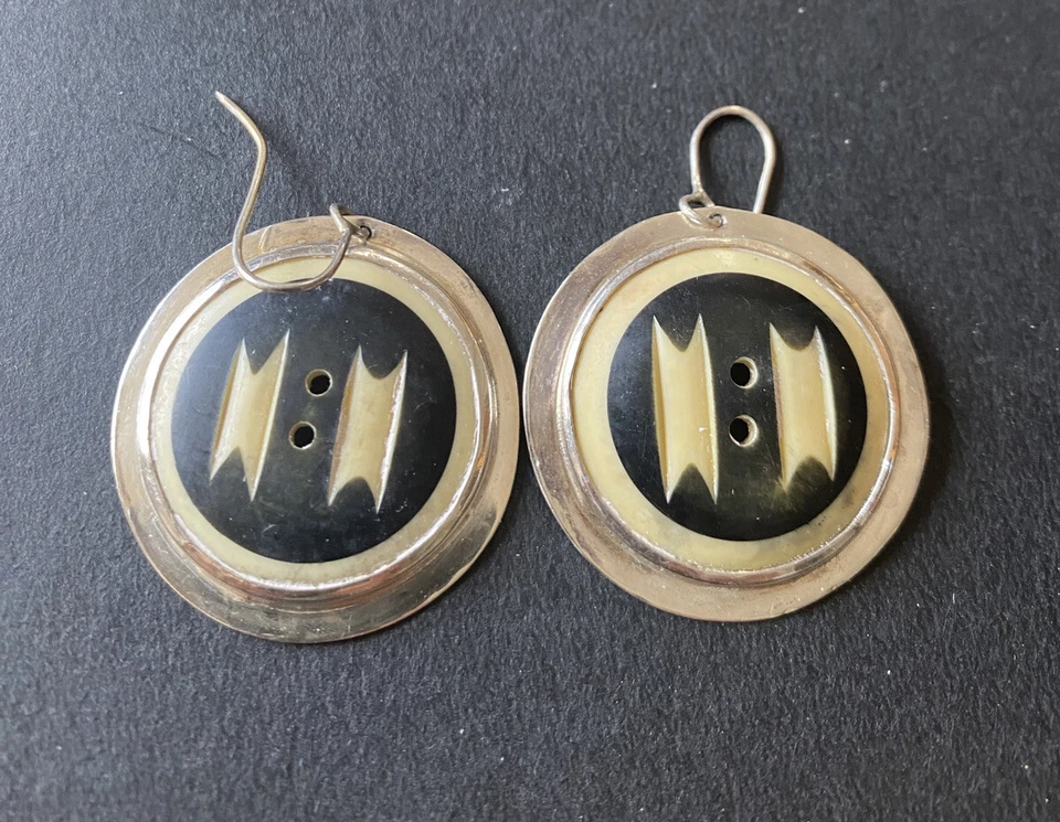 Botón Vintage ~ Conjunto en Plata de Ley ~ Pendientes ~ Artista JP Foto 1 de 4