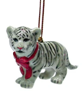 Adorno de Navidad Northern Rose tigre blanco con arco rojo R307 - Imagen 1 de 2