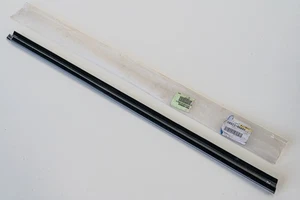 Sello de puerta delantera alto genuino Nissan Pixo SUZUKI 80821-4A00A - Imagen 1 de 2