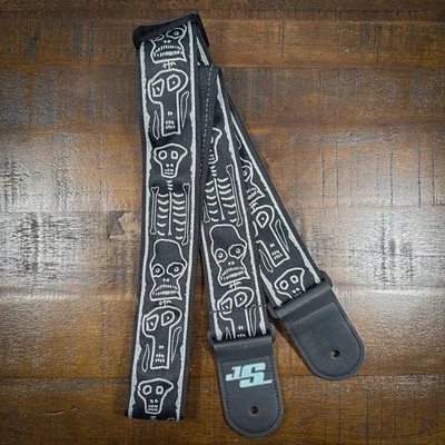 Нейлоновый гитарный ремень D'Addario Planet Waves Joe Satriani с черным/серым черепом и костями - Изображение 1 из 4