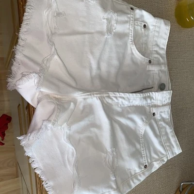 Primark White Denim Shorts Size 6 - Image 1 of 3