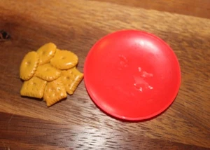 Tammy ~ plate with crackers - Picture 1 of 2