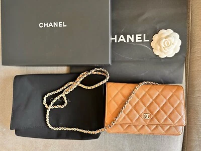 Cartera CHANEL Clásica WOC con Cadena en Caramelo Marrón Caviar Plata Herrajes Foto 1 de 4