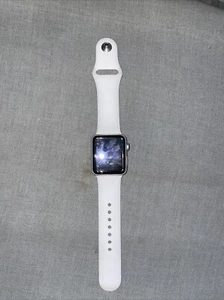 2nd Generation Apple Watch - Picture 1 of 3