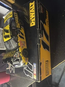2002 Matt Kenseth #17 Dewalt Team Caliber Owners Series Bank 1:24 Ford Taurus - Picture 1 of 3
