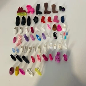 Over 60 Single Unmatched Doll Shoes Heels Boots Barbie Clone Singles Vintage - Bild 1 von 9