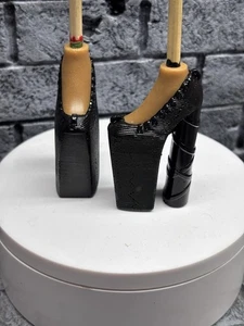 Scarpe con tacco Bratz Bratzaversary personalizzate in resina nere - Foto 1 di 16