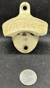 Apribottiglie fisso Coca Cola vintage rigido dipinto "X" - Foto 1 di 4