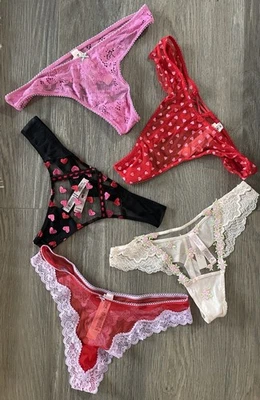 Tanga de encaje bordada Victoria's Secret $128 ~ Lote de 5 ~ Talla mediana NUEVA CON ETIQUETAS 💋 ❤️ Foto 1 de 4