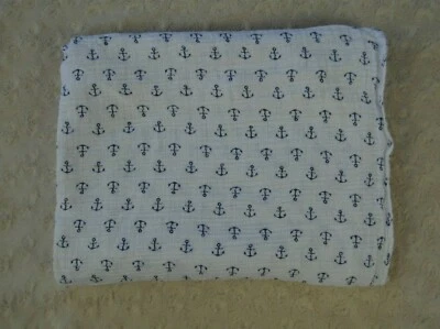 Plum Sunny Textiles 蓝色锚婴儿襁褓毯薄纱白色航海 — 第 1/4 张图片