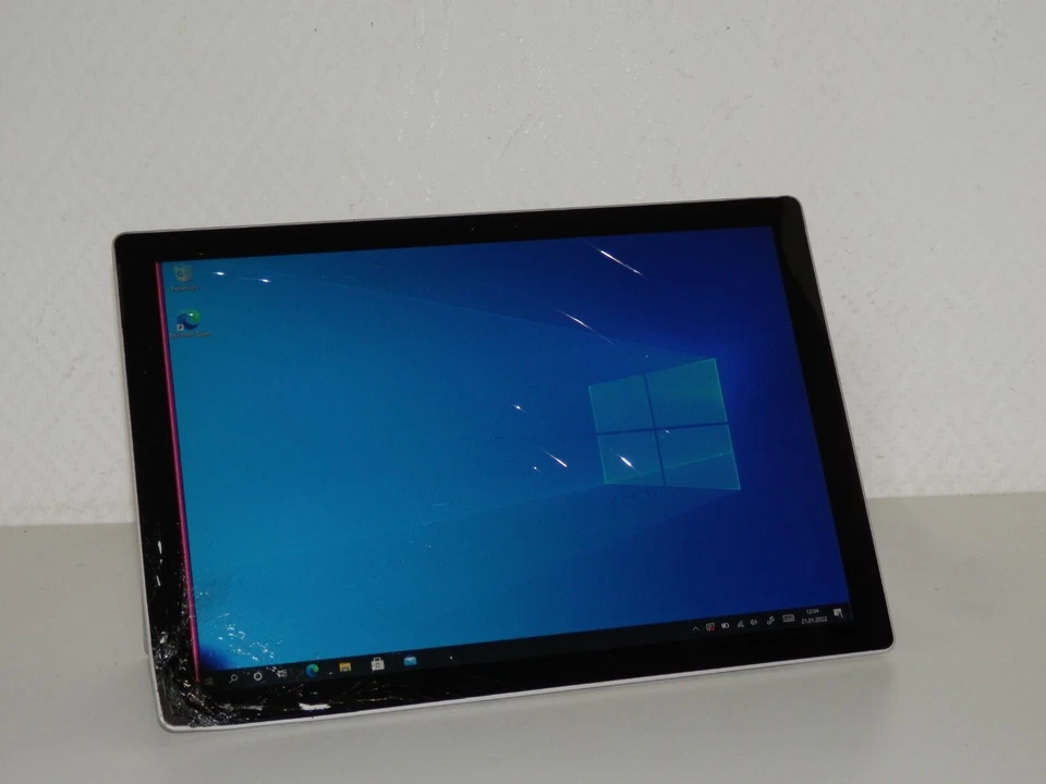Microsoft surface pro 5 1807 LTE, Intel i5-7300U, 8GB RAM, 256GB SSD, Teildefekt - Bild 1 von 4