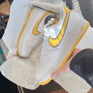 Nike Kobe Bryant x Air Force 1 Low Lakers Home - FZ1151-100 Men Size 9.5 - Picture 1 of 5