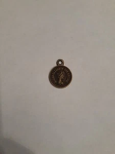 NEW Vintage Queen Elizabeth The Second Brass Pendant Medal USA FAST SHIP - Picture 1 of 6
