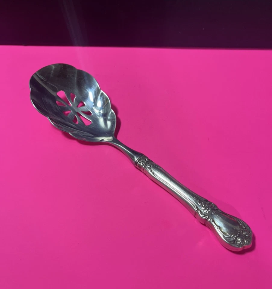 Cuchara para verduras Towle de plata de ley Foto 1 de 4