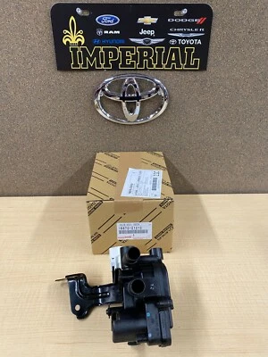 2004-2009 TOYOTA PRIUS GENUINE OEM NEW COOLANT CONTROL VALVE 1667021010 - Image 1 of 4