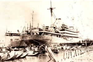 Transporting Marines Shanghai China USS Henderson und Chaumont Foto - Bild 1 von 3