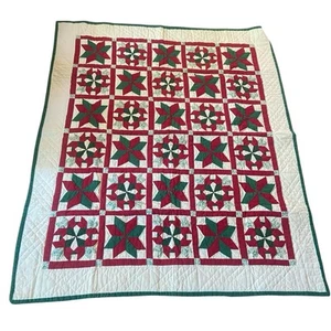 Vintage Patchwork Star Quilted Blanket Red Green Christmas Holiday 46”x 54.5” - Picture 1 of 6
