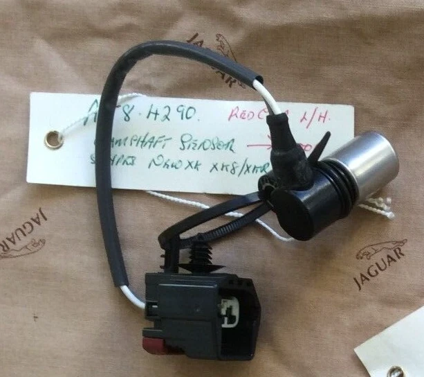 Jaguar NEW XK XK8 XKR V8 ---  2006 R/H Camshaft Sensor  AJ84290  Genuine - Image 1 of 3