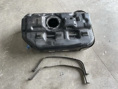 Tanque de gasolina RAM PROMASTER CITY 2015-2022 16 galones 68366050AA OEM Foto 1 de 4
