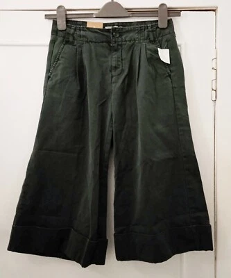 Ladies Old Navy (GAP family brand) Khaki Bermuda Shorts Size Small - BNWT - Image 1 of 2