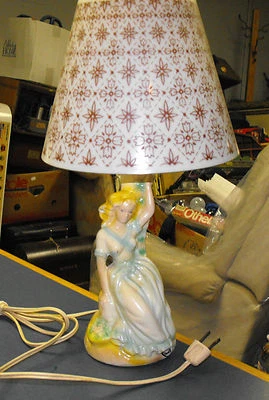 VINTAGE OLD CHALKWARE GIRL SOUTHERN BELLE POSING LIGHT LAMP W/ PLASTIC SHADE - Image 1 of 4
