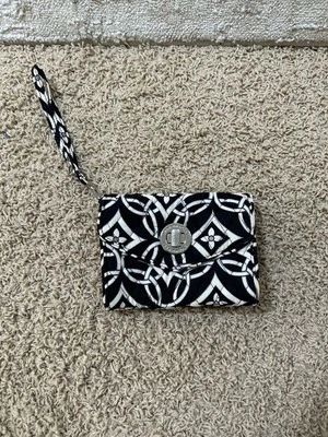 Cartera Vera Bradley Lock blanca y negra  Foto 1 de 4