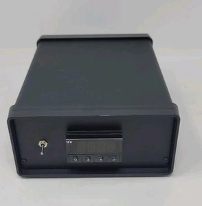 OMEGA i SERIES CNi32 IN CASE TEMPERATURE & PROCESS CONTROLLER CNi3233 - Picture 1 of 9
