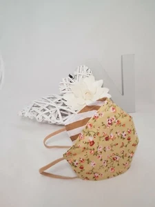 Face Mask, size Medium , Reversible, Floral, Washable with A Wire Nose Bridge - Picture 1 of 3
