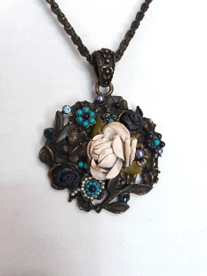 Collana in metallo brunito con pendente - Immagine 1 di 4