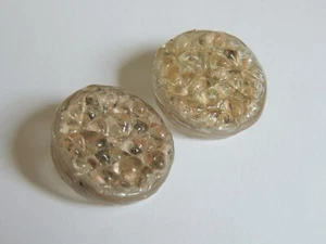 2 boutons anciens en résine effet matière mode Haute couture créateur vintage - Picture 1 of 2