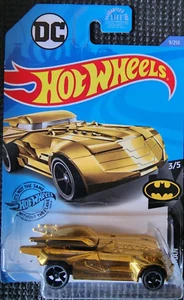 Batimóvil diecast serie Batman 2020 Hotwheels 1:64 - dorado cromado 3/5 GLN68 - Imagen 1 de 2