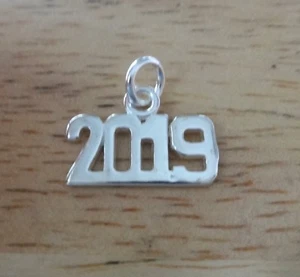 Sterling Silver 15x10mm Graduation Birth Anniversary Year  2019 Horizontal Charm - Picture 1 of 3