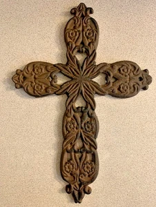 Cruz de hierro plana cristiana vintage con patrones florales: 13" x 9" x 0,25", 28 oz. - Imagen 1 de 9