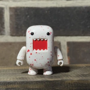 Domo-Kun 2" Qee Sammlerstück rot und weiß Slurpee (2009) - Bild 1 von 3