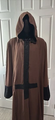 Cosplay/Halloween Capa con Capucha Marrón Y Negro Con Cruz Invertida Foto 1 de 4