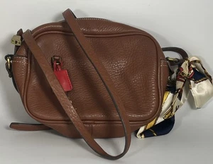 J. Bolso de sello CREW en cuero granulado italiano castaño tostado con sarga roja - Imagen 1 de 15
