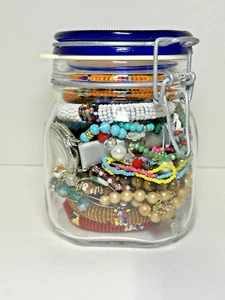 Mystery gemischte Modeschmuck Dose Vase Vintage bis jetzt - sauber / tragbar - Bild 1 von 9
