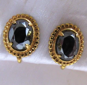 Vintage 1/20 12K Gold Filled Black Hills ? Black Glass Stone Screw-on Earrings - Picture 1 of 4