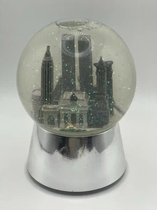 VTG NYC Snowglobe Twin Towers Statue Of Liberty Plays Sinatra New York, New York - Picture 1 of 6