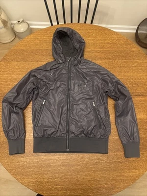 Chaqueta cortavientos Nike gris para mujer con cremallera S bolsillo con cremallera Foto 1 de 4