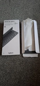 Logitech Keys-To-Go 2 Tragbare Bluetooth Tastatur mit integrierter Abdeckung - Bild 1 von 8