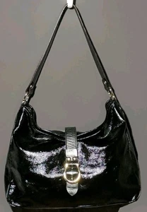 ÚNICO - HOBO MEDIANO CHAROL NEGRO KATE SPADE NY CON HERRAJES PARA HERRADURAS - Imagen 1 de 18